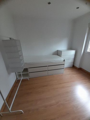 Bright Single Bedroom close to Nova School of Business and Economics