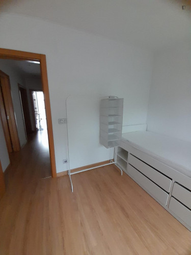 Bright Single Bedroom close to Nova School of Business and Economics
