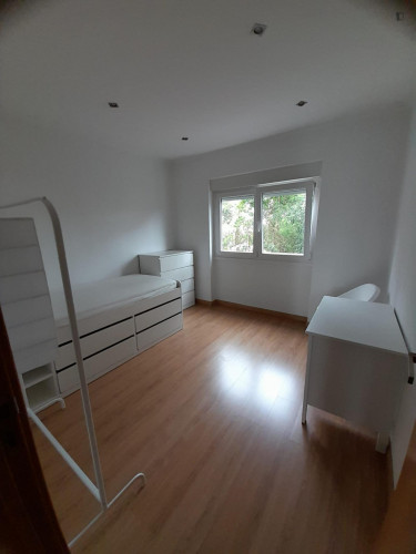 Bright Single Bedroom close to Nova School of Business and Economics