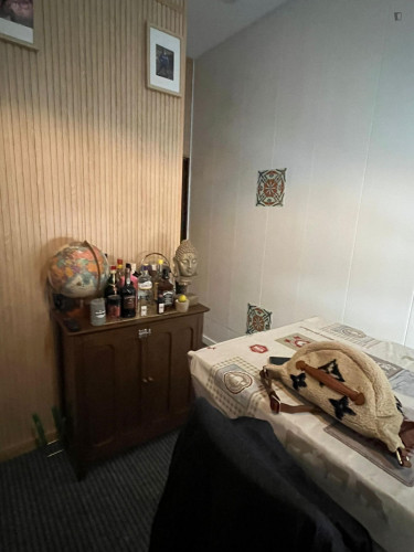 Great double bedroom in Paços de Brandão neighbourhood