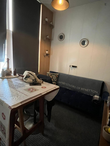 Great double bedroom in Paços de Brandão neighbourhood