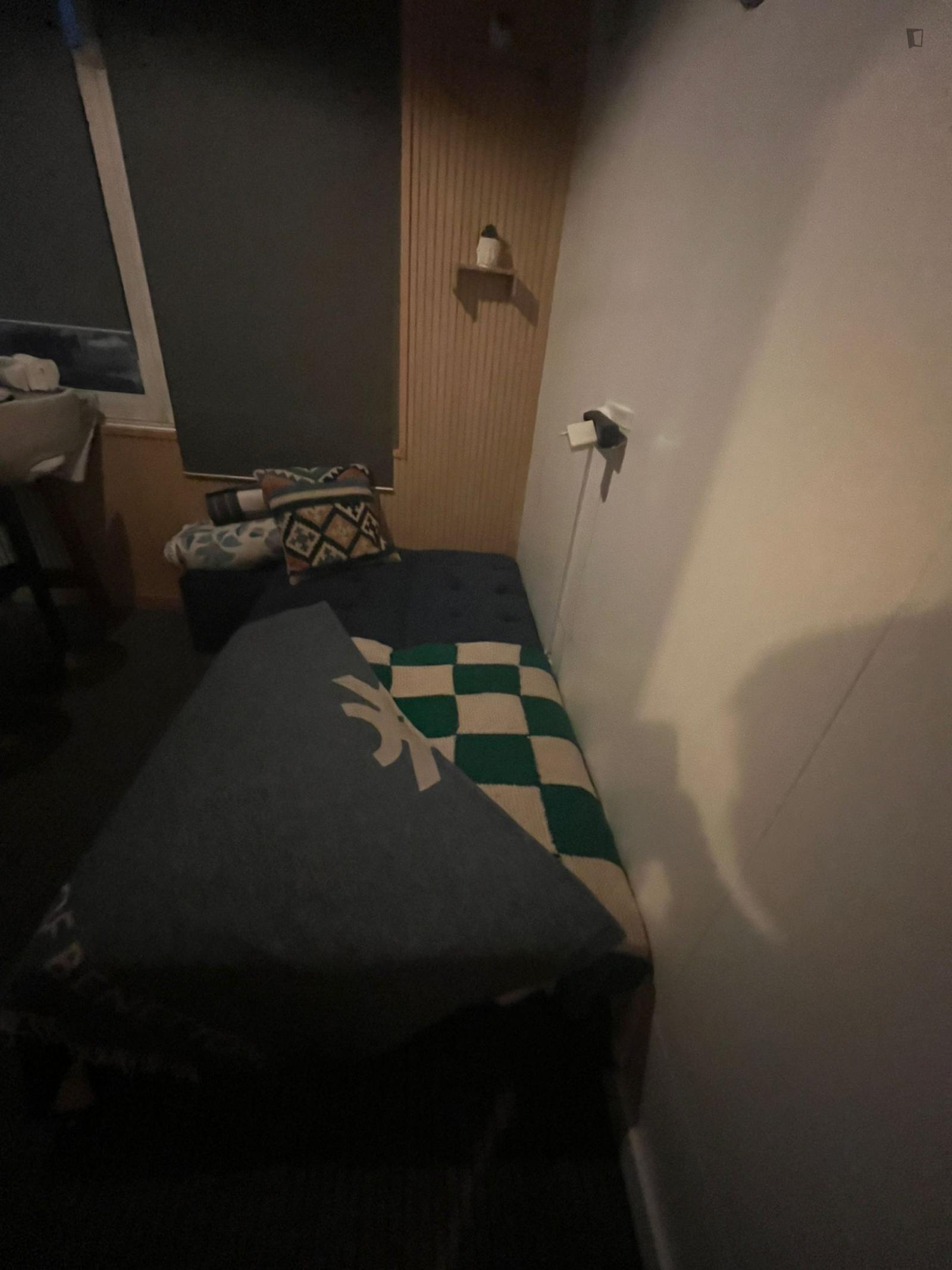 Great Double Bedroom In Paços De Brandão Neighbourhood - 1