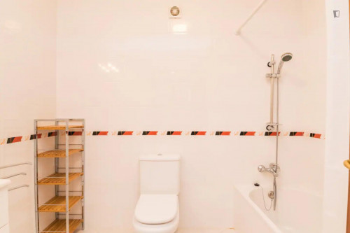 Sunny 2-bedroom flat near the beach