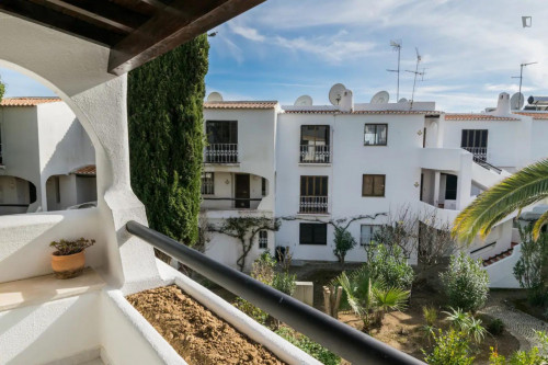 Sunny 2-bedroom flat near the beach