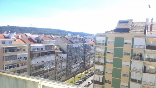 Amazing single room in Benfica, near Colombo and metro station