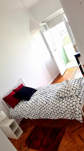 Amazing single room in Benfica, near Colombo and metro station