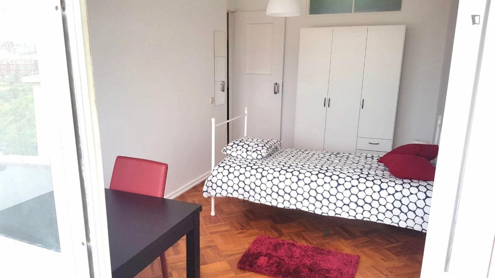 Amazing Single Room In Benfica, Near Colombo And Metro Station - 1