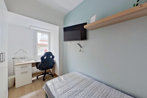 Cozy single bedroom