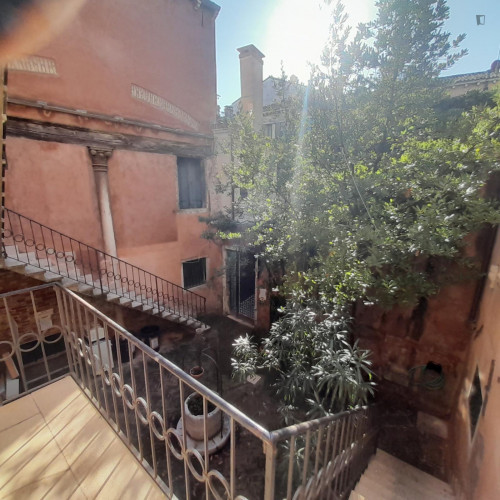 Very artistic 1-bedroom apartment near Basilica di San Marco - Gallery - 6