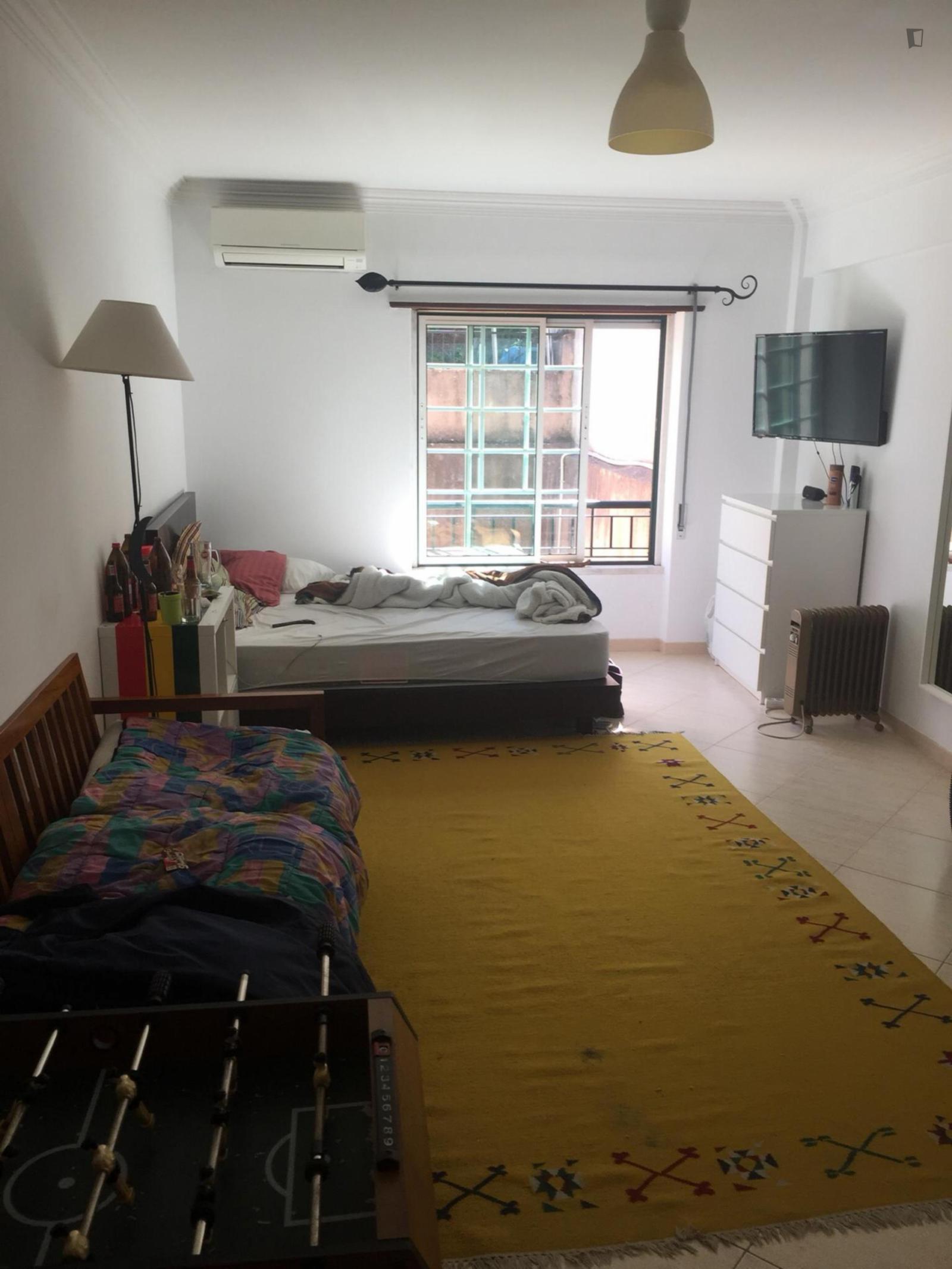 Nice Double Bedroom Close To Intendente Metro Station - 1