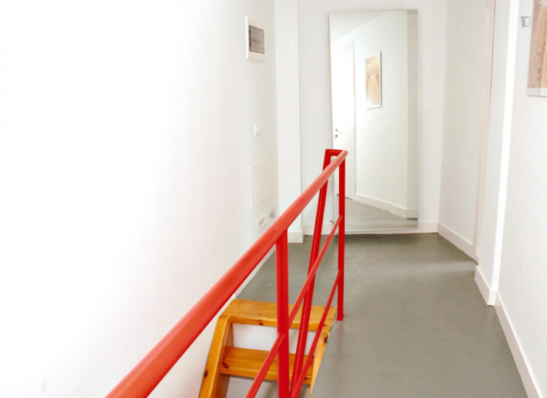 Practical double bedroom in a flat, in the heart of the city