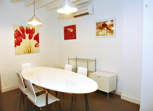 Practical double bedroom in a flat, in the heart of the city  - Gallery -  5