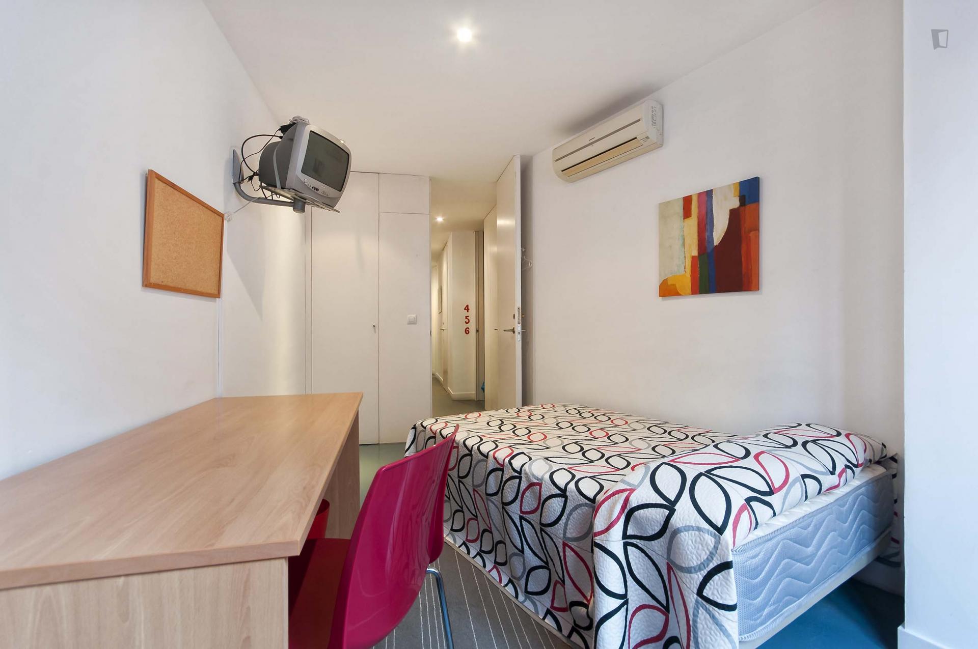 Great double bedroom next to Mercat Central