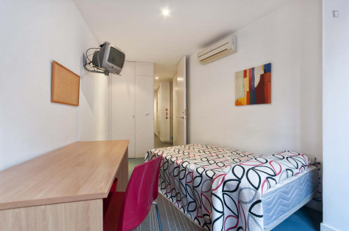 Great double bedroom next to Mercat Central