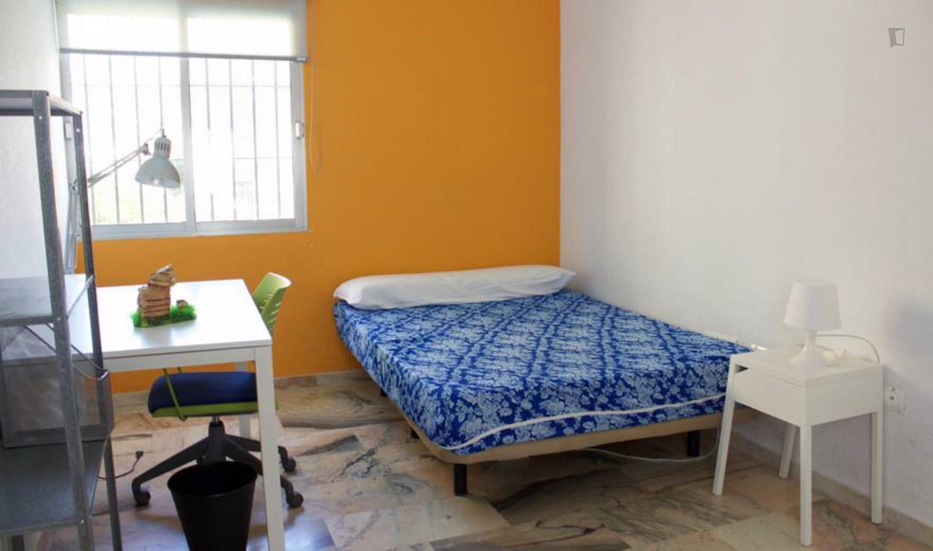 Lovely room in a student sunny girls house