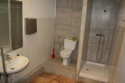 Wonderful room in a student apartment shared with girls P18_*****)