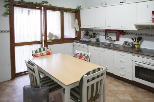Vibrant single bedroom in a complex in Montequinto - Gallery - 7