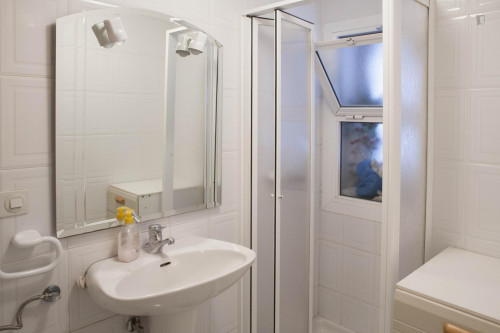 Vibrant single bedroom in a complex in Montequinto - Gallery - 11
