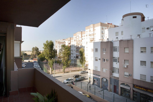 Vibrant single bedroom in a complex in Montequinto - Gallery - 5