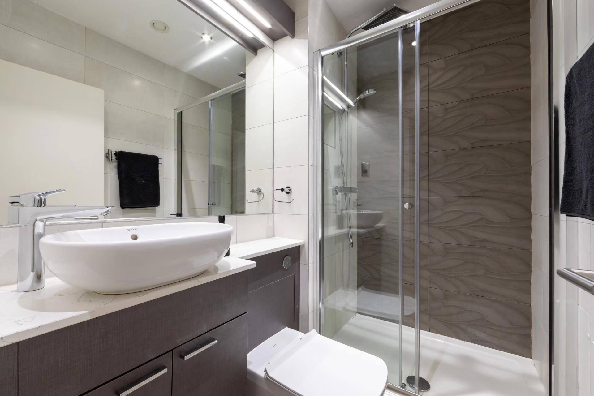 Silver One Bed Flat - 22
