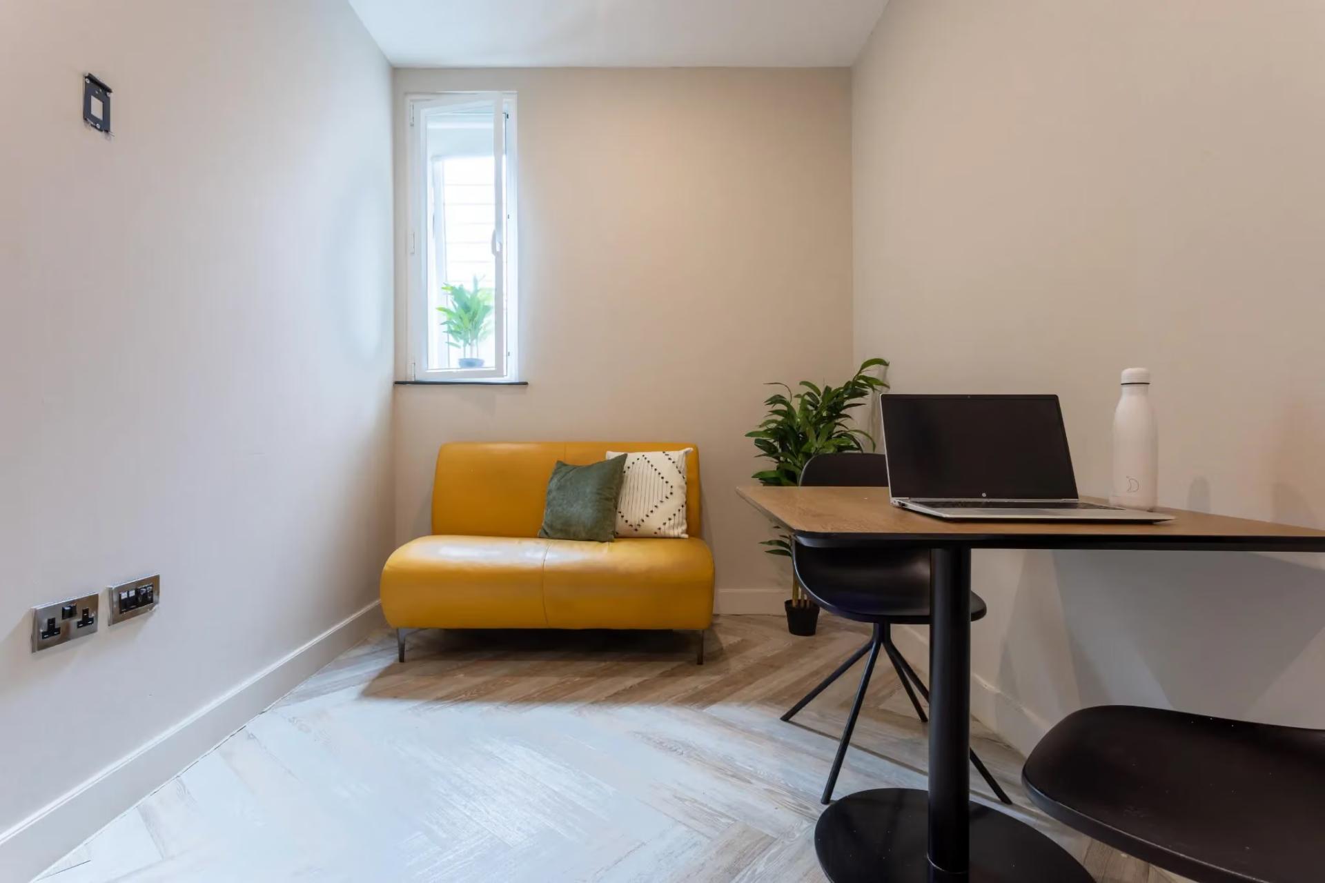 Silver One Bed Flat - 27