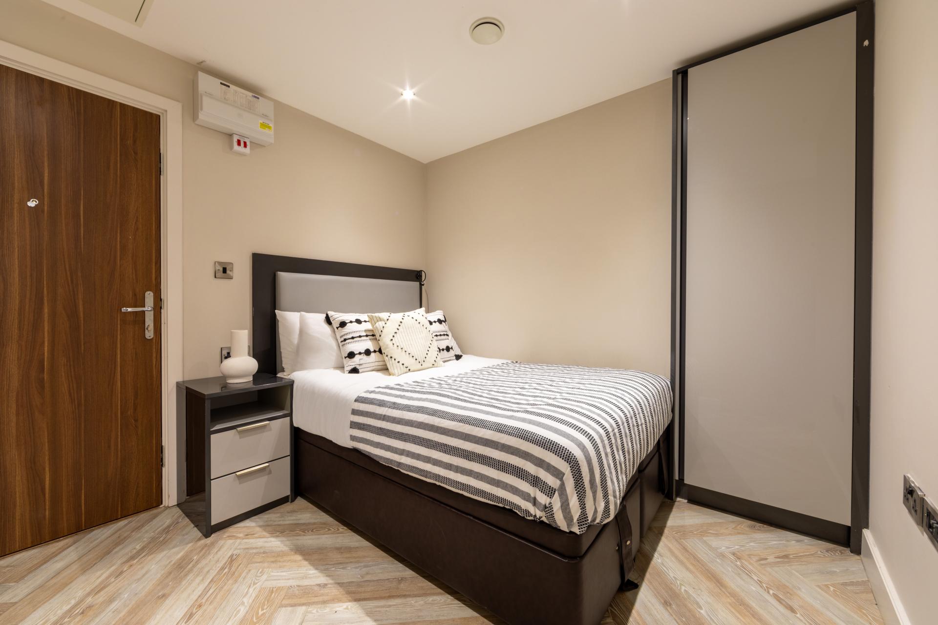  Platinum Plus Studio  -  121 Princess Street  - Gallery -  1