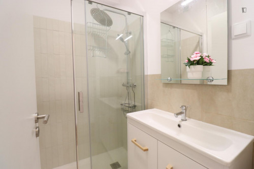 Entire 2-bedroom apartment in Lisbon - No Sharing - Gallery - 10