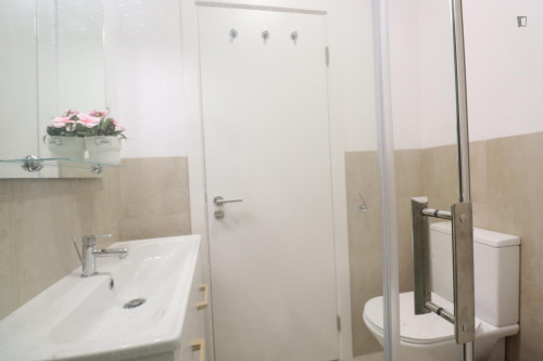 Entire 2-bedroom apartment in Lisbon - No Sharing - Gallery - 9