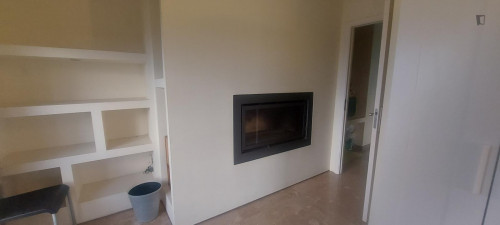Single bedroom with nice view, in 5-bedroom apartment - Gallery - 9