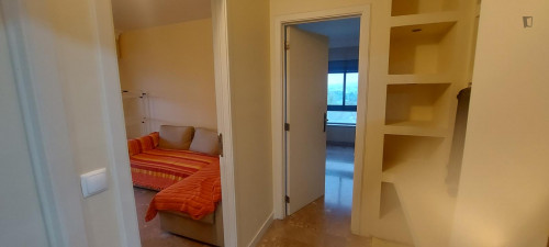 Single bedroom with nice view, in 5-bedroom apartment - Gallery - 12