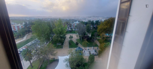 Single bedroom with nice view, in 5-bedroom apartment