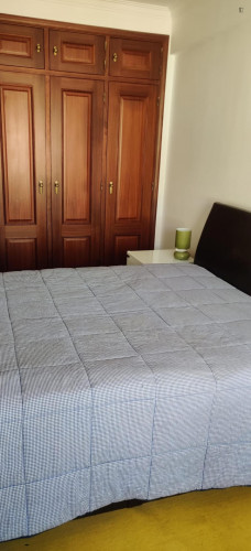 Comfy double bedroom in a 3-bedroom flat