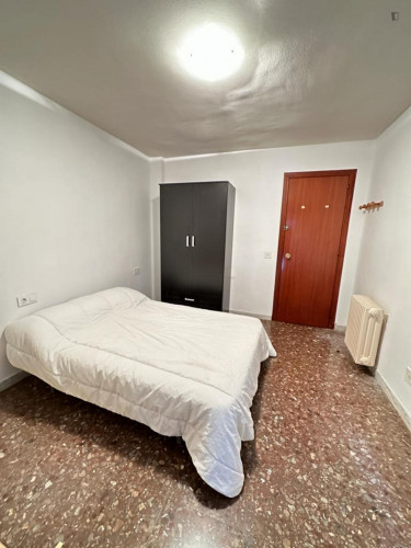 Comfy double bedroom in Reus close to Reus downtown
