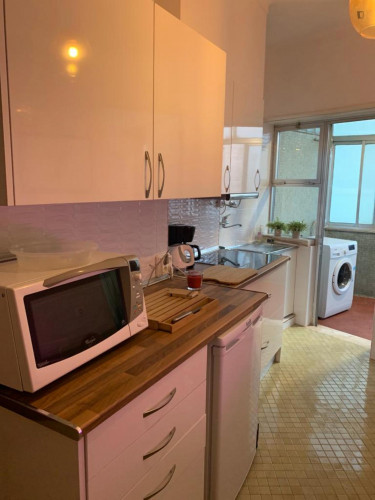 Comfy single bedroom with private bathroom near Saldanha metro station