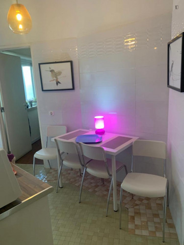 Comfy single bedroom with private bathroom near Saldanha metro station  - Gallery -  5