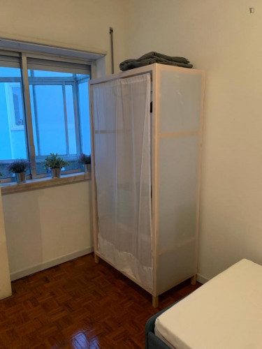 Comfy single bedroom with private bathroom near Saldanha metro station