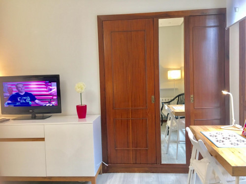 Charming double bedroom in a 7-bedroom apartment near Latorre General Plaza