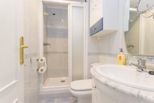 Charming double bedroom in a 7-bedroom apartment near Latorre General Plaza