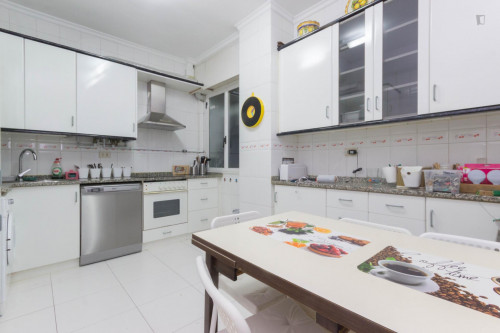 Charming double bedroom in a 7-bedroom apartment near Latorre General Plaza