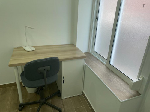Cool single bedroom close to Moscavide train station