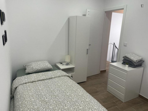 Cool single bedroom close to Moscavide train station