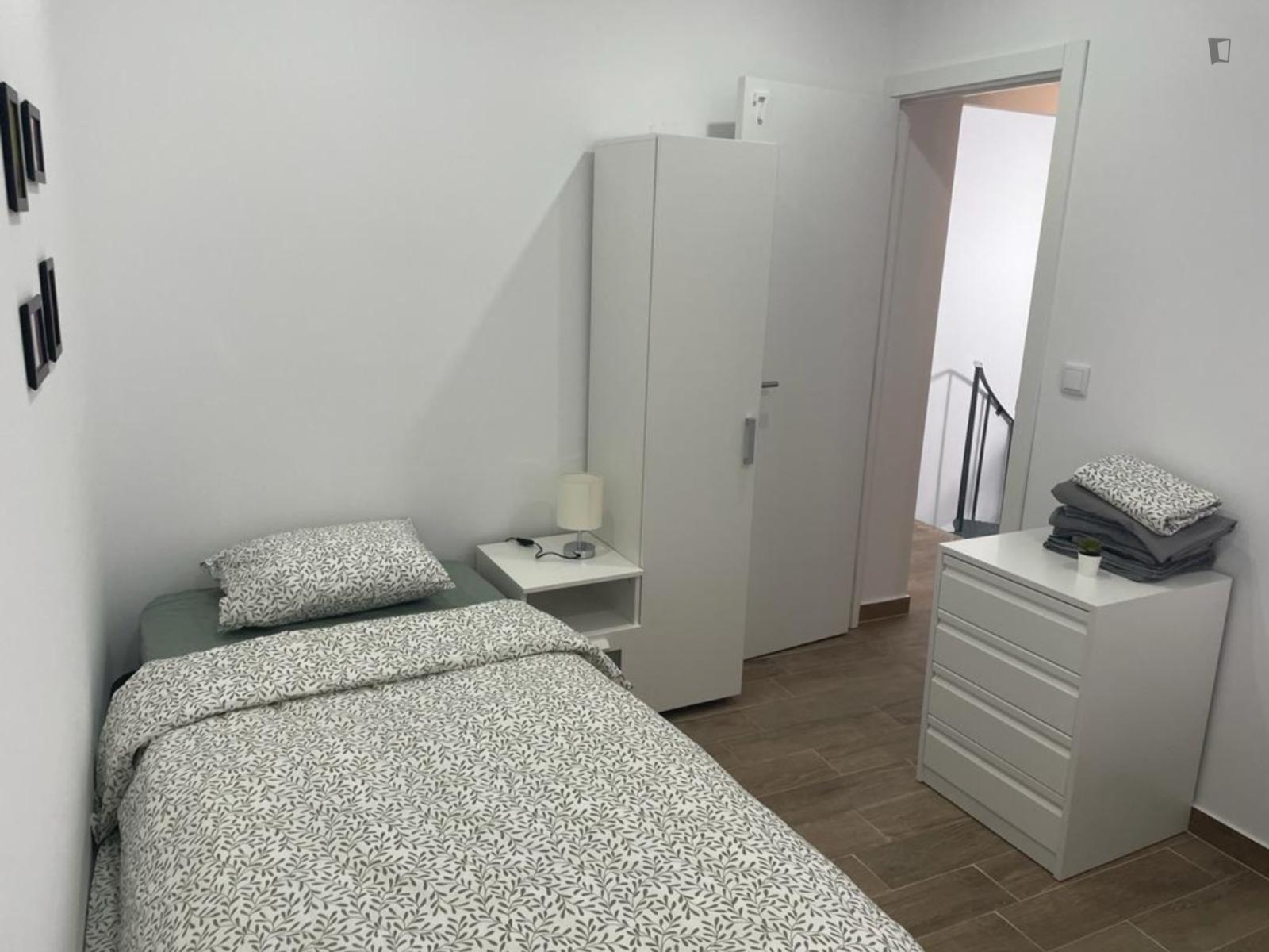  Cool Single Bedroom Close To Moscavide Train Station  -  Cool single bedroom close to Moscavide train station  - Gallery -  1