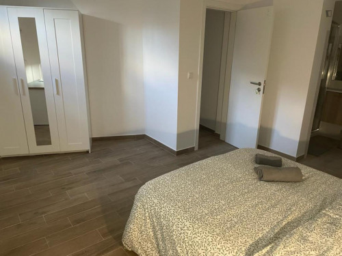 Lovely double ensuite bedroom in Moscavide