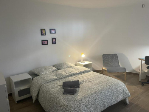 Lovely double ensuite bedroom in Moscavide