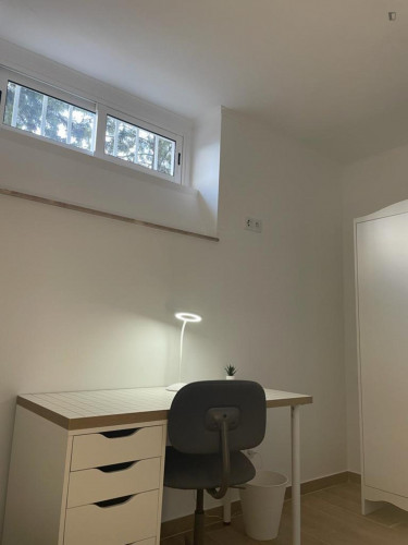 Nice single bedroom next to Moscavide train station