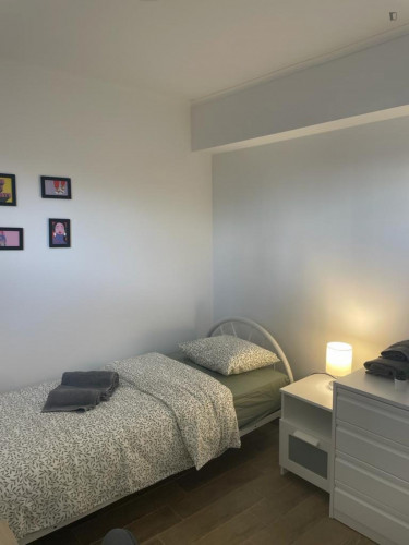 Great single bedroom in Moscavide