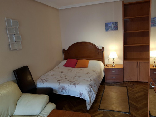 Very cool double bedroom in Barrio del Oeste - Gallery - 29
