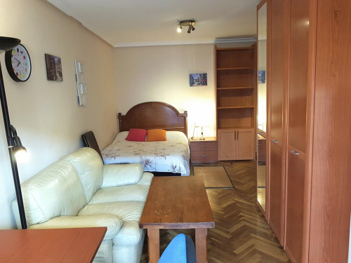 Very cool double bedroom in Barrio del Oeste - Gallery - 17