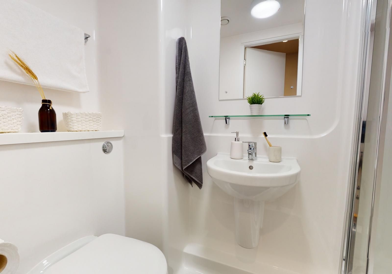  Silver En-Suite  -  iQ Weaver Place  - Gallery -  2