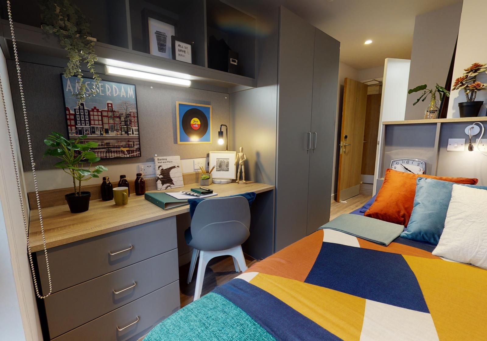  Silver En-Suite Plus  -  iQ Weaver Place  - Gallery -  1